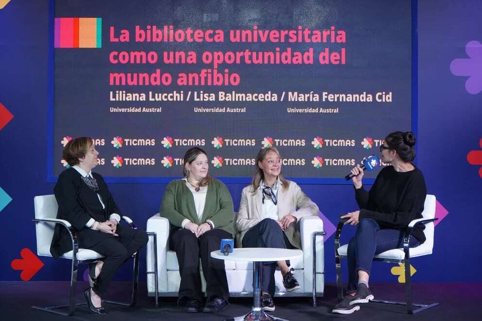 La biblioteca universitaria como una oportunidad del mundo anfibio. Panel moderado por Mariana Kozodij (Foto: Agustín Brashich)