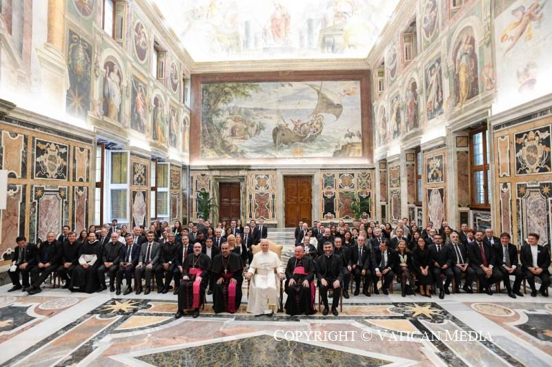 León XIV: Conviértanse en “itinerarios de la mente hacia Dios”